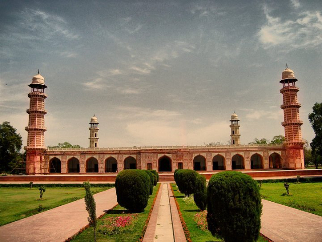 The Tomb of Jahangir - Lahore | Secret World Trip Planner