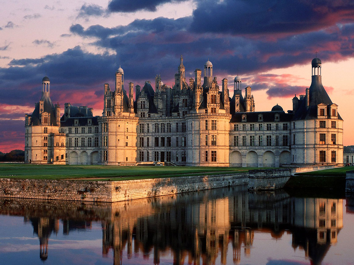 ရဲတိုက် - Chambord | Secret World Trip Planner