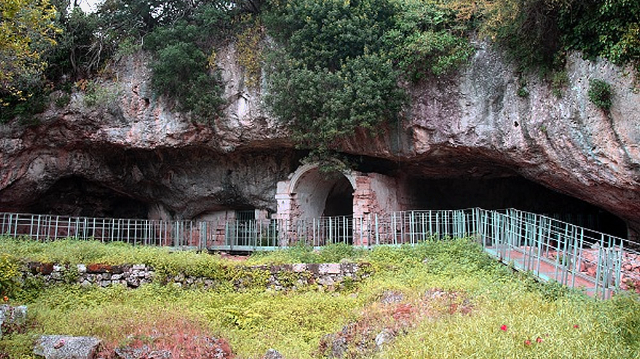 Santa Mariya di Agnano arxeologik va tabiiy bog'i - SS16 Adriatica | Secret World Trip Planner