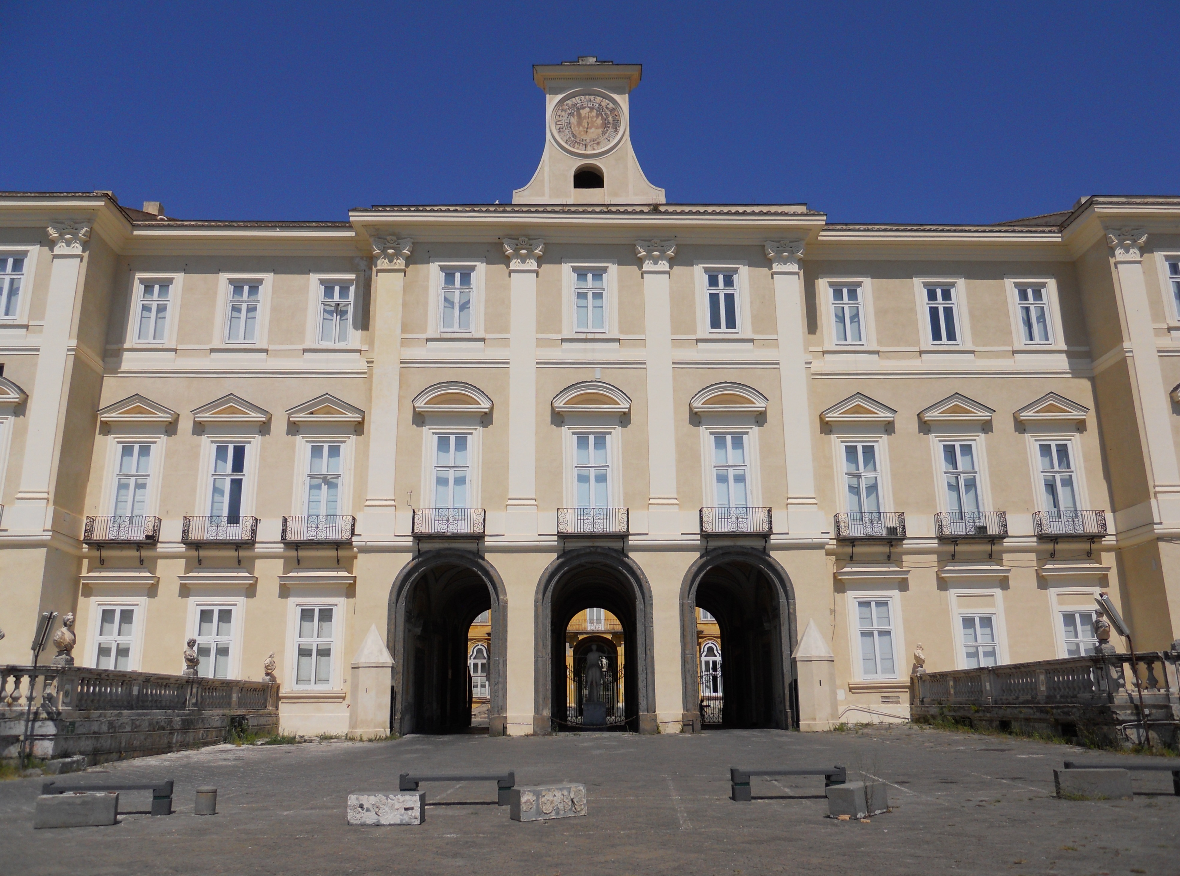 Palast von Portici - Portici | Secret World Trip Planner