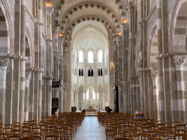 સેન્ટ મેરી મેગડાલિનની બેસિલિકા - Vézelay | Secret World Trip Planner