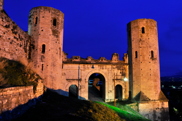 Západ slunce na Porta Venere - Spello | Secret World Trip Planner