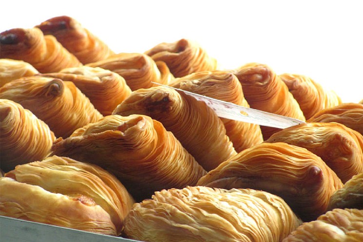 Mzee Pasticceria Carraturo - Napoli | Secret World Trip Planner