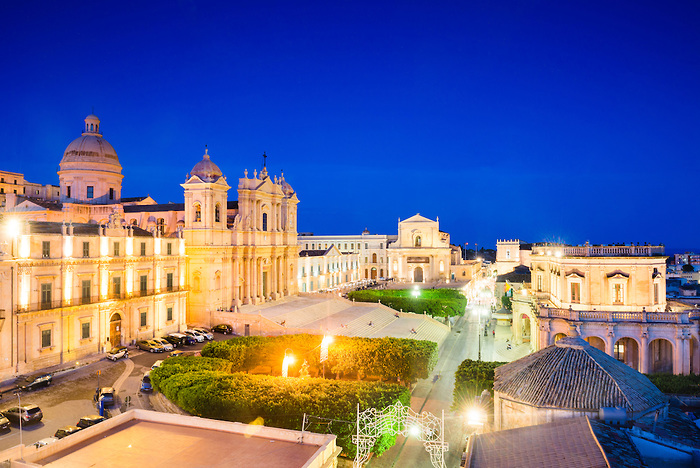 टाउन हल स्क्वायर - Noto | Secret World Trip Planner