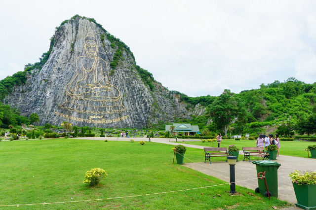 Khao Chi Chan (Buddhaberget) - Tambon Na Chom Thian | Secret World Trip Planner