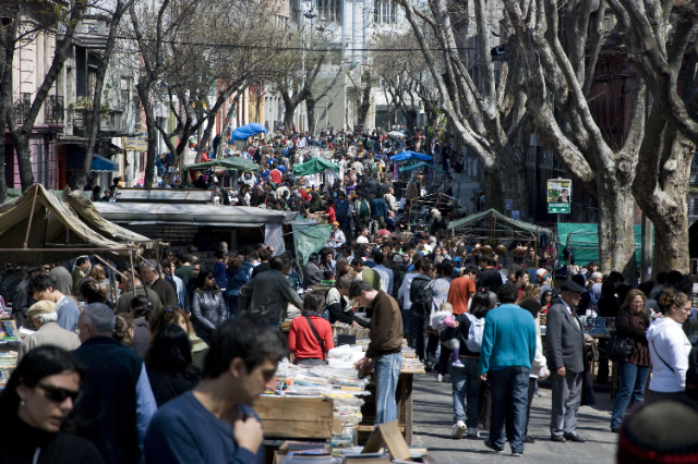 Feria Tristán Narvaja - Montevideo | Secret World Trip Planner