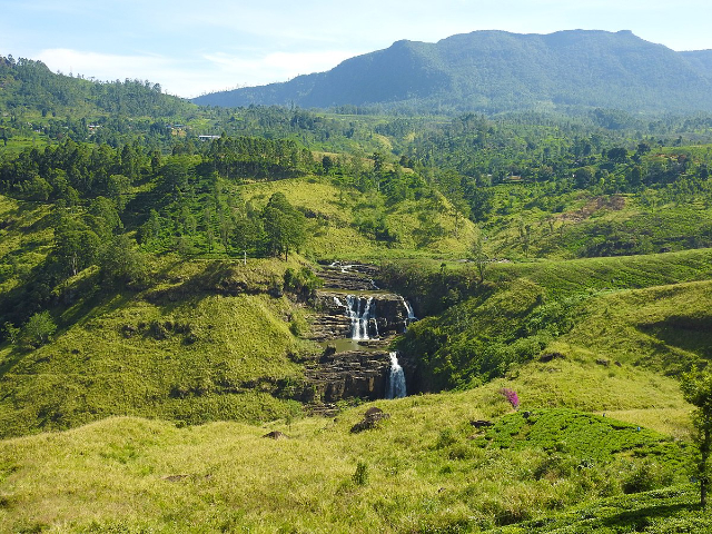 सेंट क्लेअर फॉल्स: लिटल नायगारा फॉल्स - Thalawkele | Secret World Trip Planner