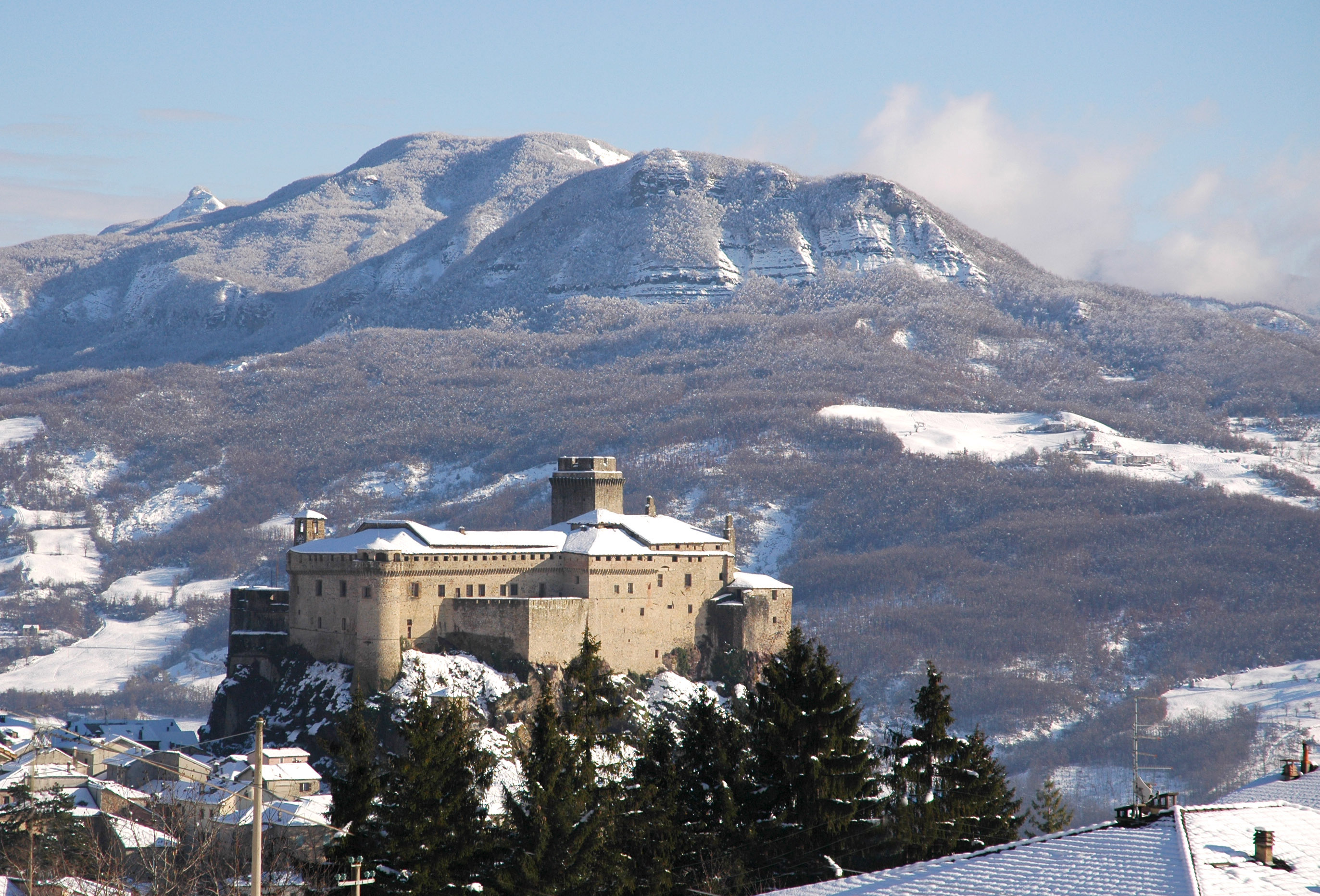 Hrad Bardi - údolie Ceno - Bardi | Secret World Trip Planner