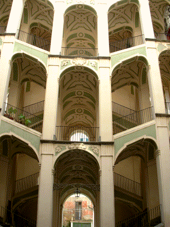 Spanjorens palats - Napoli | Secret World Trip Planner