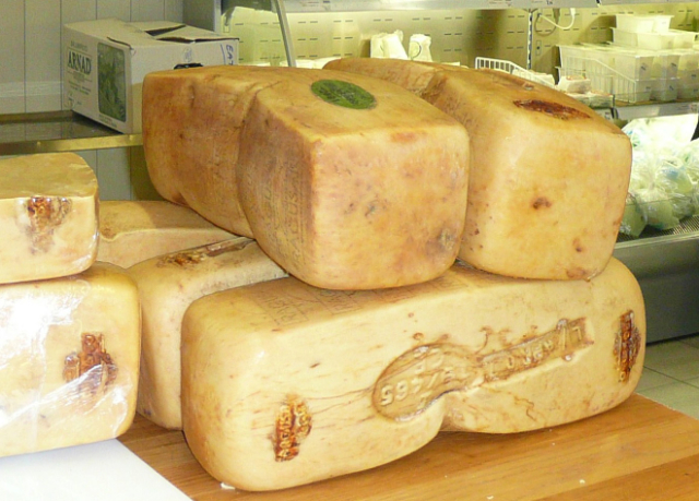Caciocavallo Ragusano DOP - Ragusa | Secret World Trip Planner