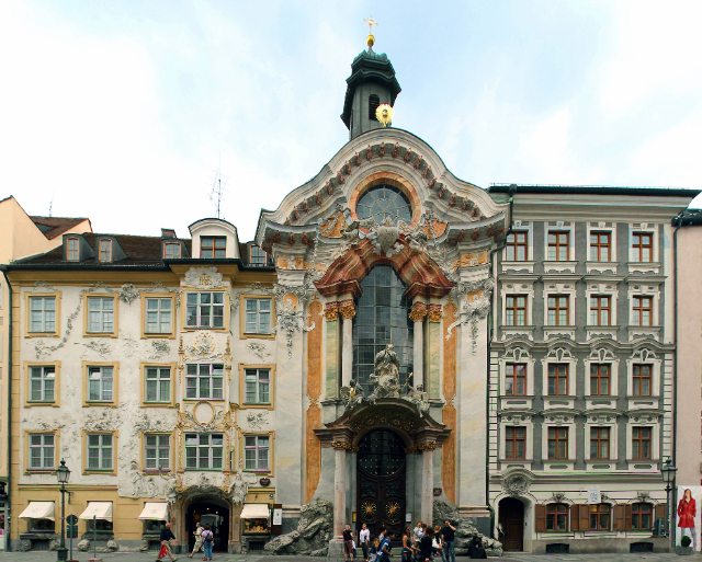நேபோமுக் புனித ஜான் தேவாலயம் - München | Secret World Trip Planner