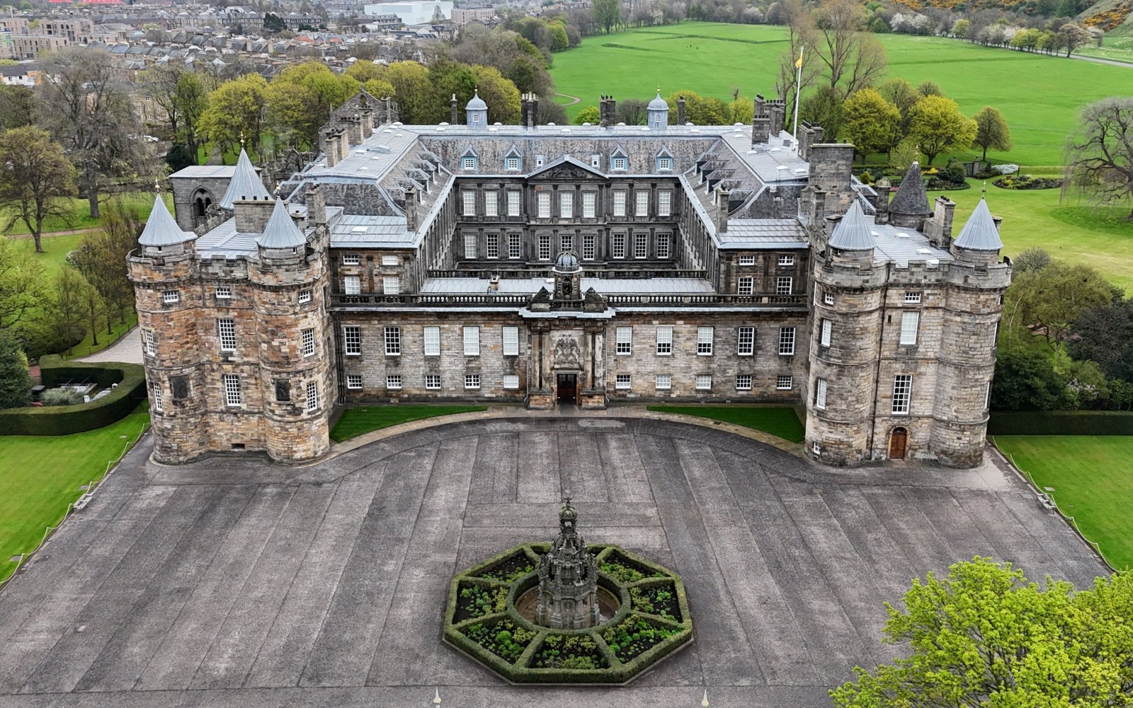 Palace of Holyroodhouse - Canongate | Secret World Trip Planner