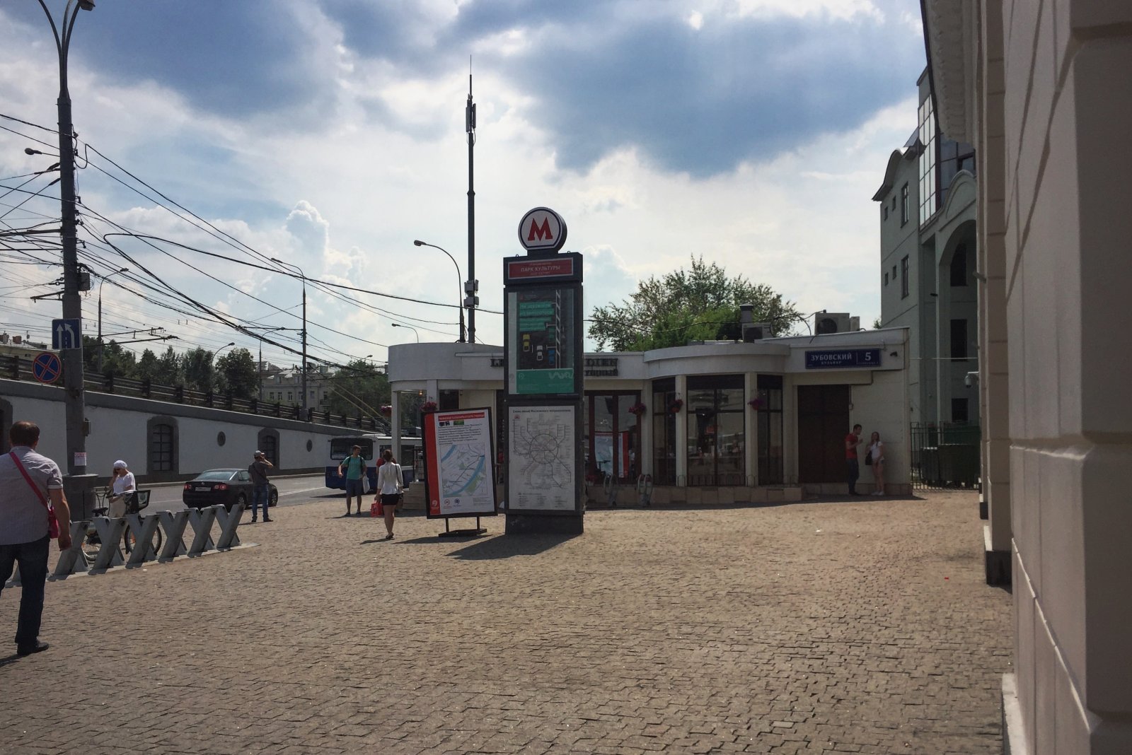 Park Kultury Stesen dan Gorky Park - Mosca | Secret World Trip Planner