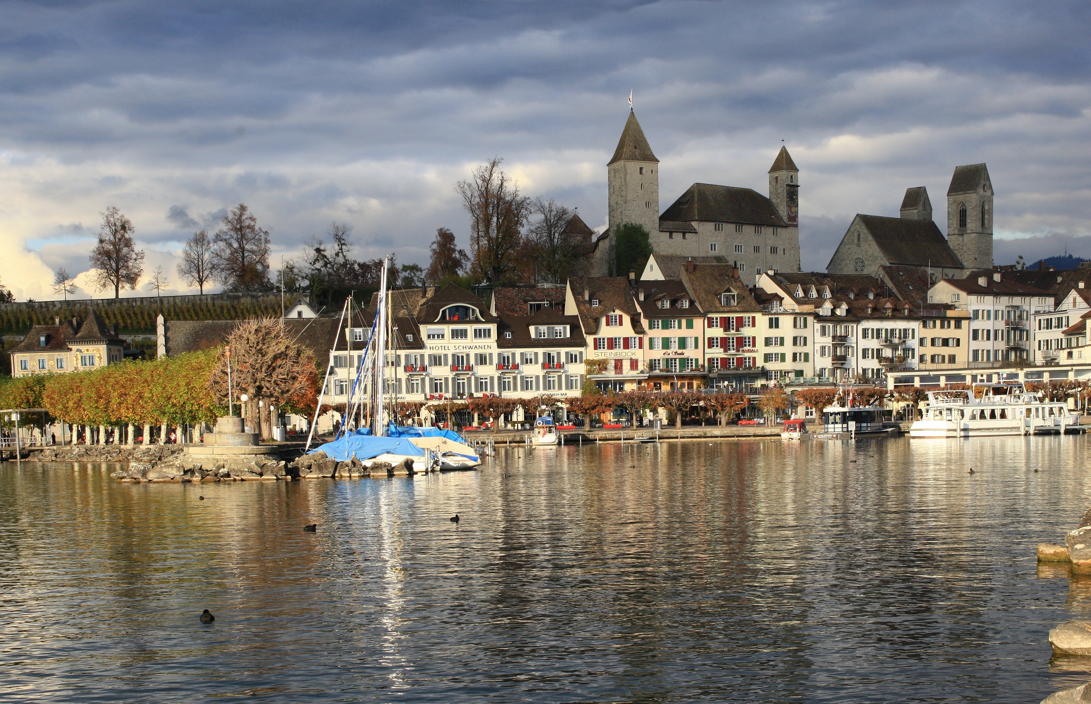 Surrounded by Lake Zurich, the old town of Rapperswil - Rapperswil-Jona | Secret World Trip Planner
