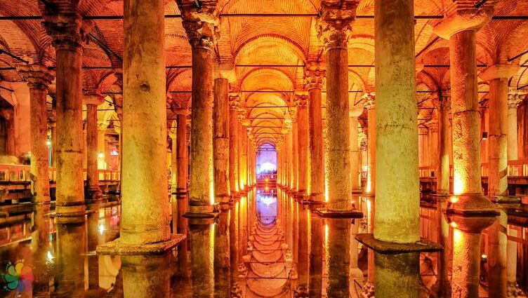 Istanbul: Basilika Sumur - Yerebatan Cd. 1/3 | Secret World Trip Planner