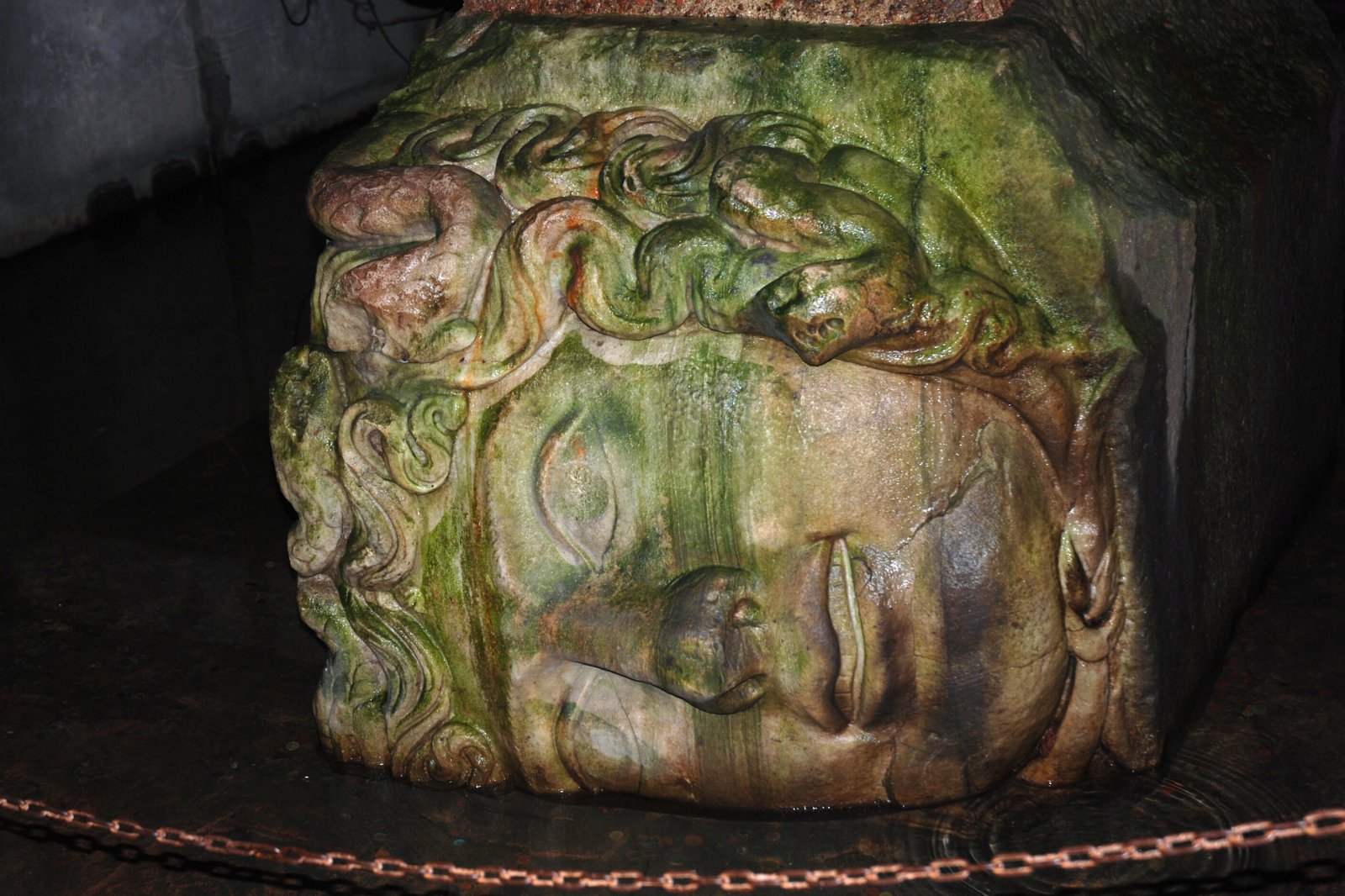 Istanbul: Basilika Sumur - Yerebatan Cd. 1/3 | Secret World Trip Planner