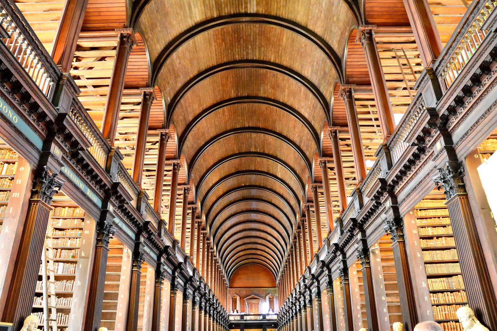 Dublín | Llibre de Kells  - Dublin | Secret World Trip Planner