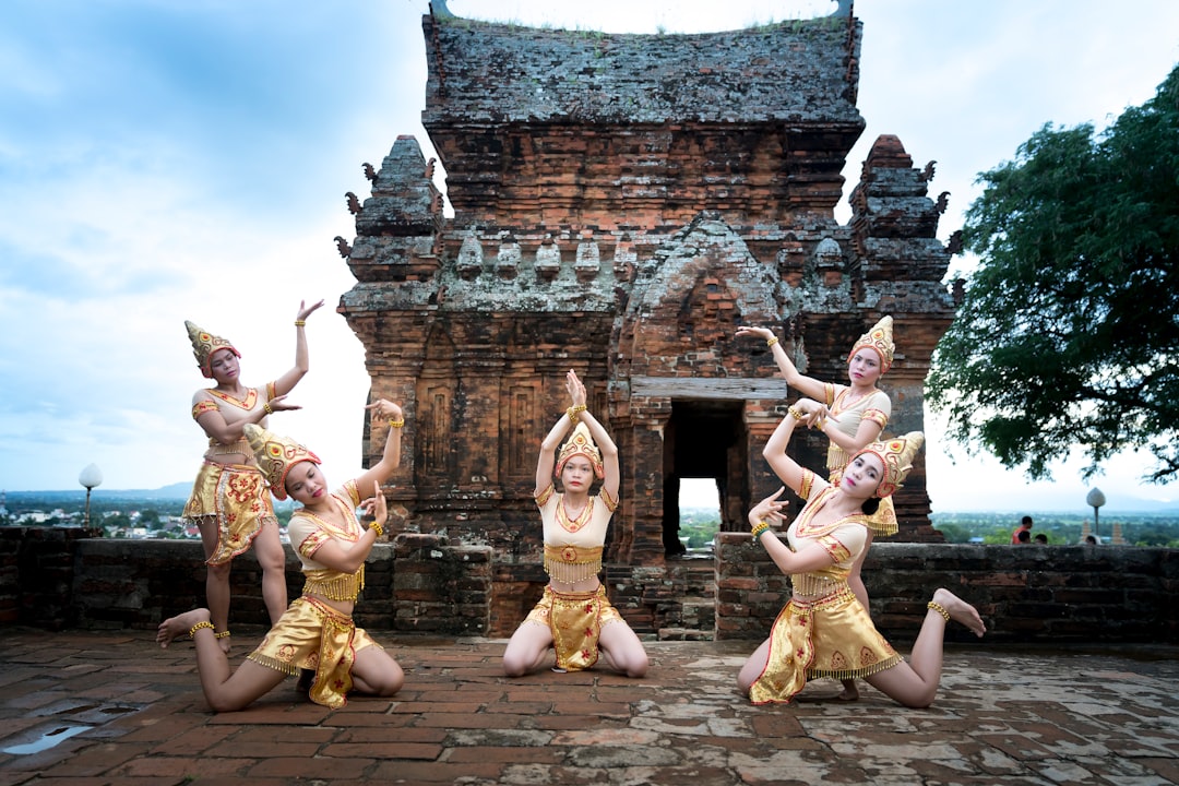 Cambodia | The Dance in the modern Khmer culture - សង្កាត់សាលាកុំរើក | Secret World Trip Planner