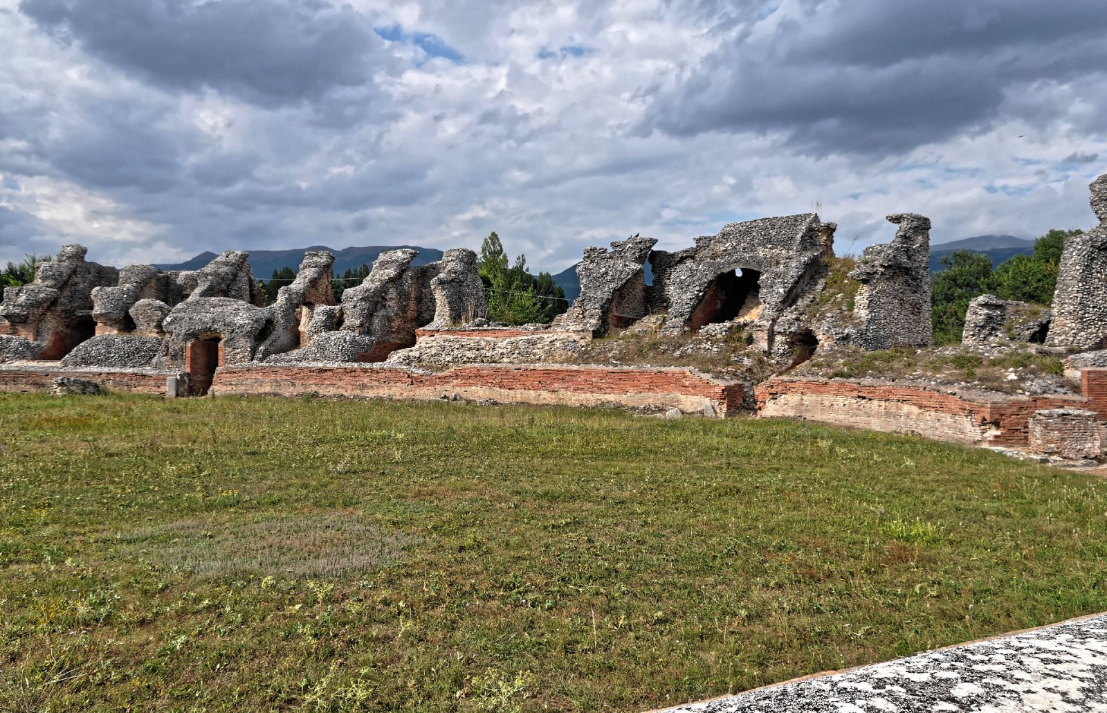 O Vale superior do rio Aterno e o antigo Amiternum - Frazione S. Vittorino | Secret World Trip Planner