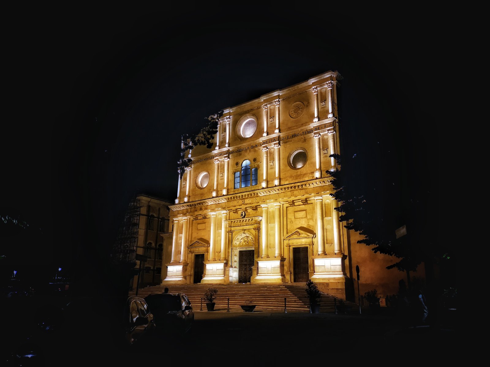 San Bernardino kirke - L'Aquila | Secret World Trip Planner