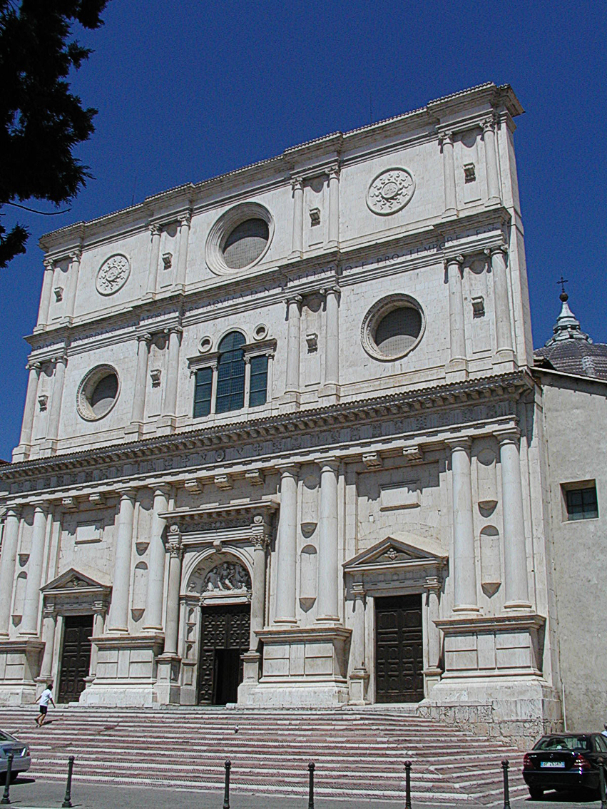 San Bernardino kirke - L'Aquila | Secret World Trip Planner