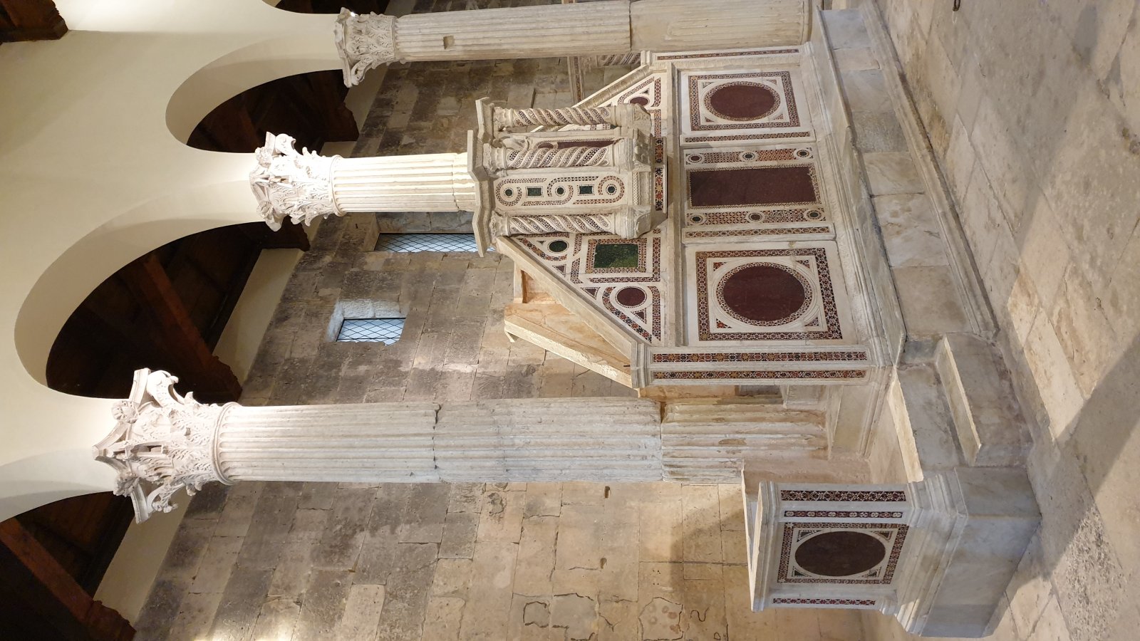 Petra u Albi - Massa D'Albe | Secret World Trip Planner