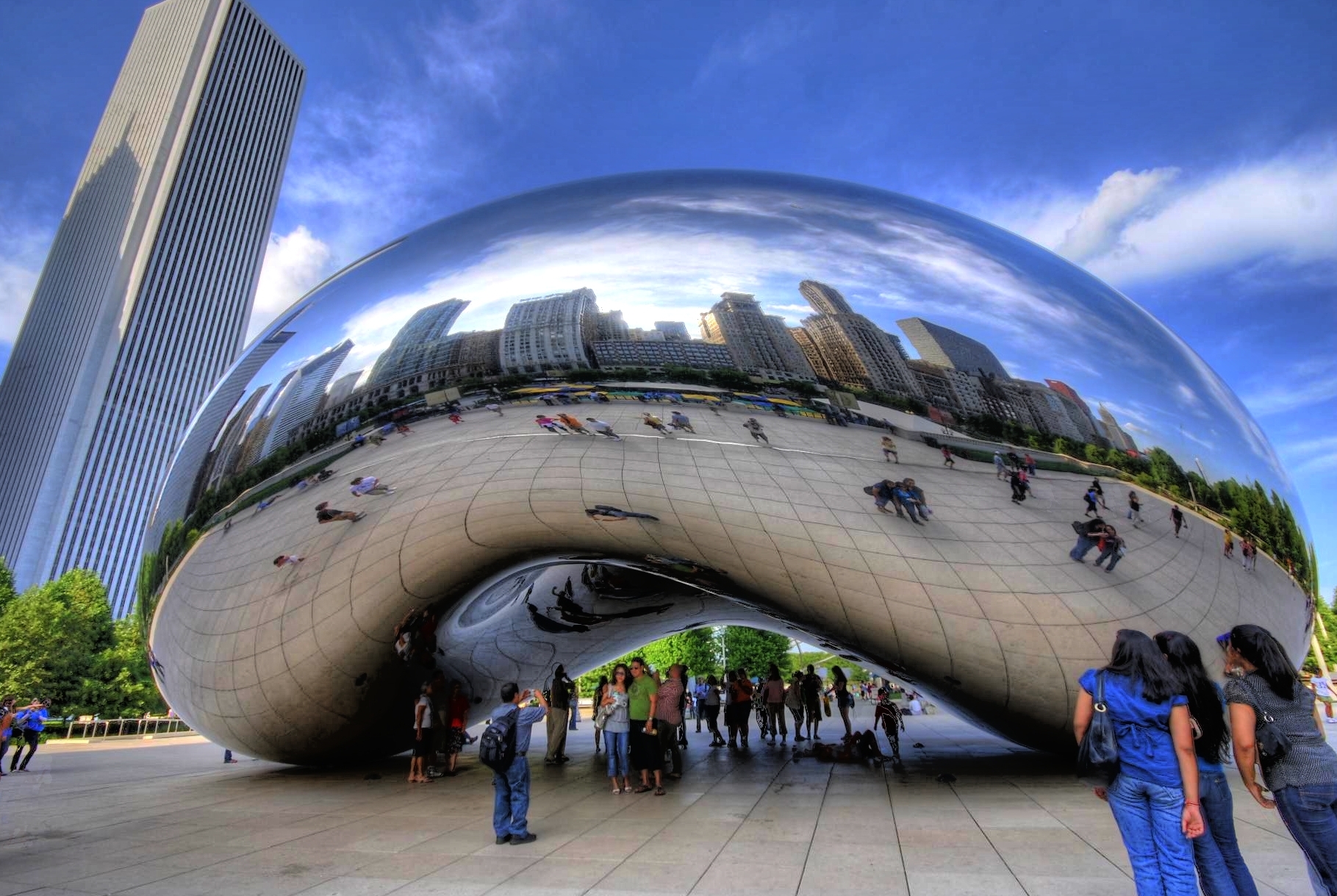 Cloud Gate is British artist Anish Kapoor ' s opera - Chicago | Secret World Trip Planner