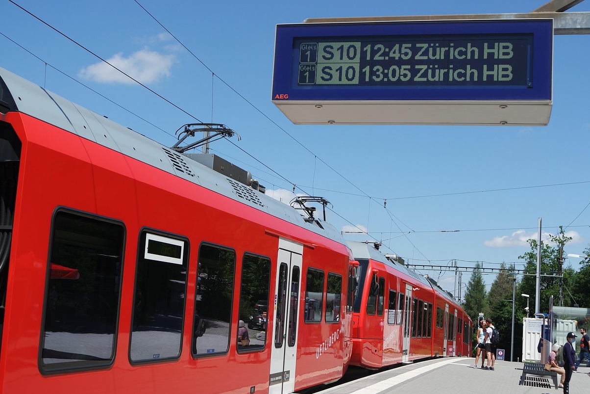 Uetliberg unha meseta que domina a cidade de Suiza - Zurigo | Secret World Trip Planner