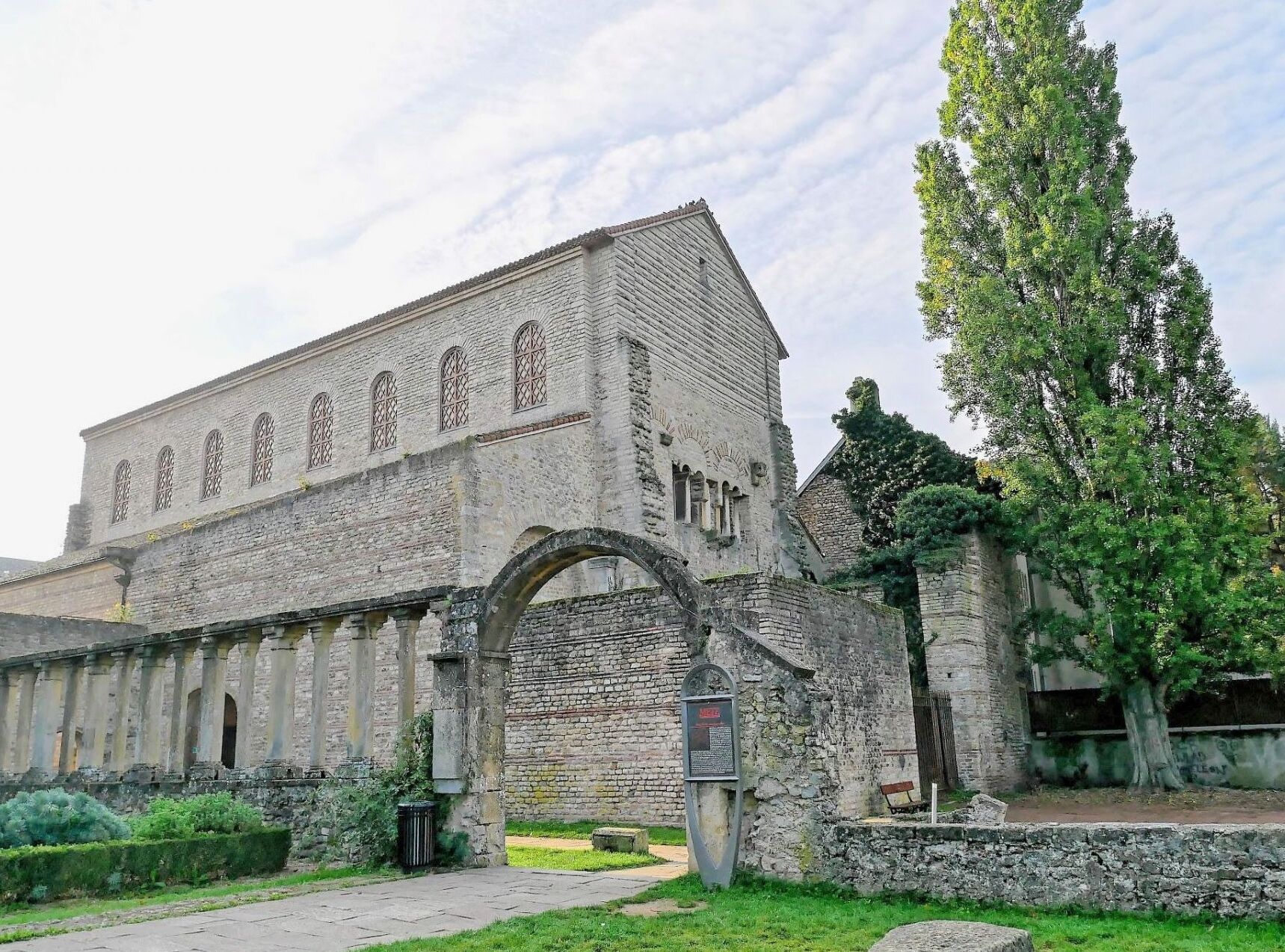 Metz | Basilica di Saint-Pierre-Aux-Nonnains - Metz | Secret World Trip Planner