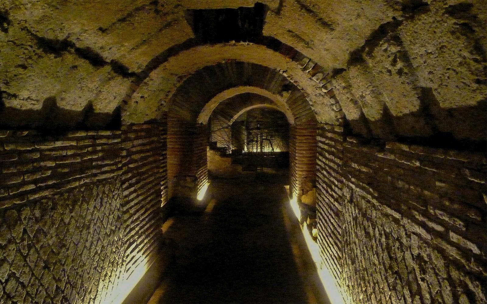 Napoli Sotterranea (Neapolské Podzemí) - Napoli | Secret World Trip Planner