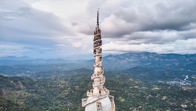 Templo Ambuluwawa - Un mirador incrible - Ambuluwaawa ICC Road | Secret World Trip Planner
