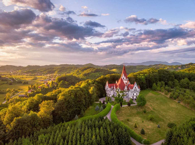 Imperiya saroyi - Jurjevec | Secret World Trip Planner