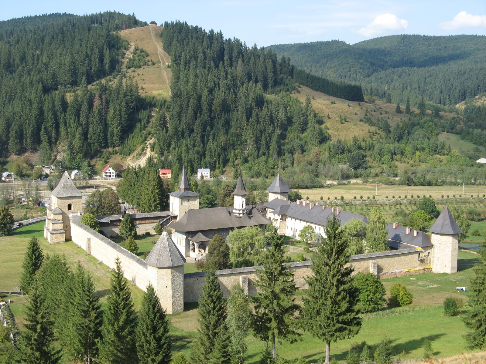Monastero di Sucevita... Un grande tesoro d'arte - Sucevi?a | Secret World Trip Planner
