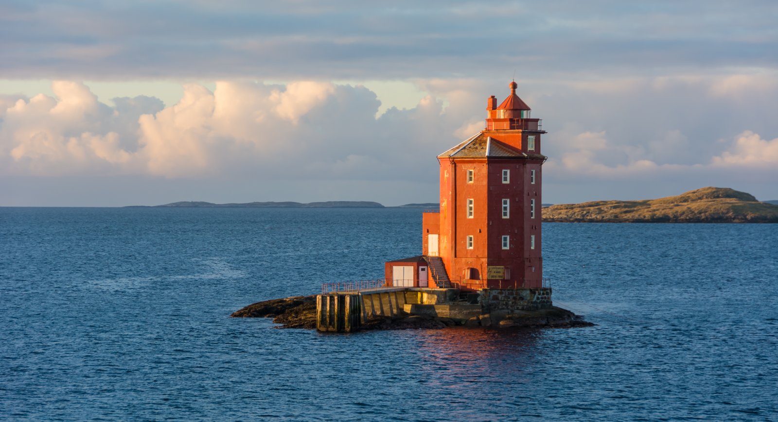 Faro di Kjeungskjær in Norvegia - 7142 Uthaug | Secret World Trip Planner