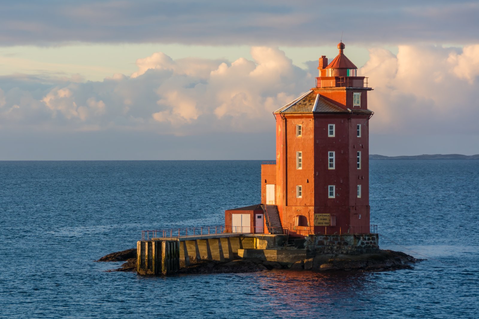 Faro di Kjeungskjær in Norvegia - 7142 Uthaug | Secret World Trip Planner