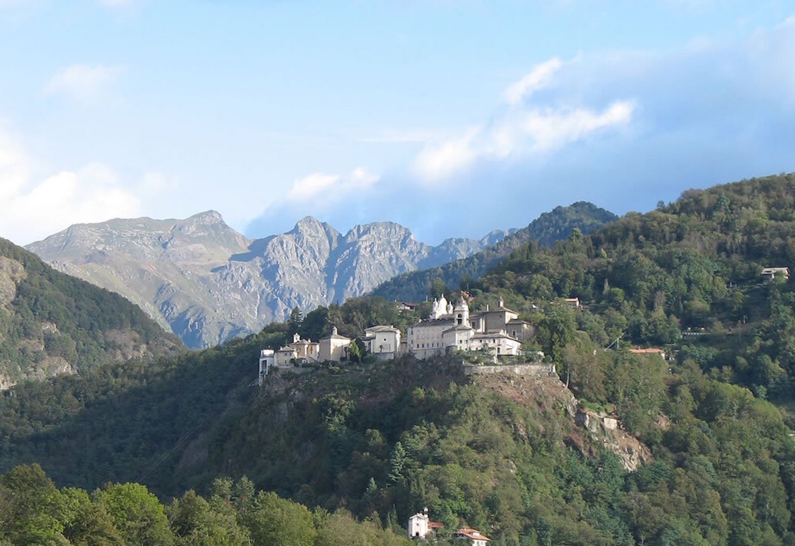 Сабаби ҷиддӣ кӯҳи Варалло - Varallo | Secret World Trip Planner