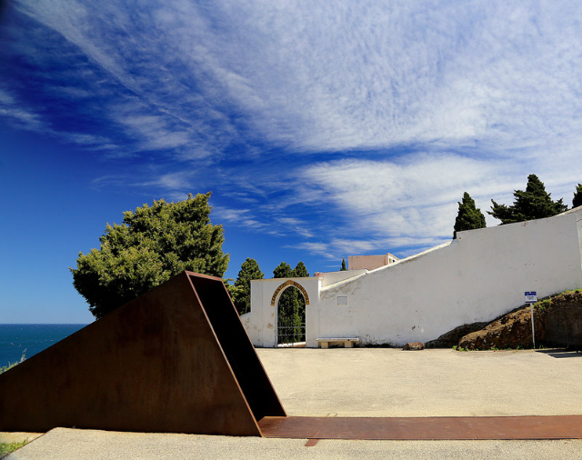אנדרטת וולטר בנימין - Portbou | Secret World Trip Planner