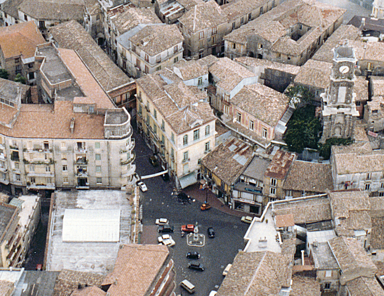 Amendola Parisukat - Avellino | Secret World Trip Planner