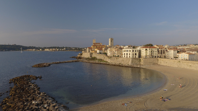 หาดกราเวตต์ - Antibes | Secret World Trip Planner