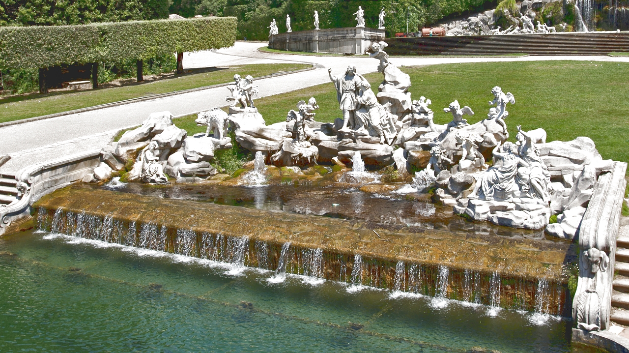Air pancut Venus dan Adonis - Caserta | Secret World Trip Planner
