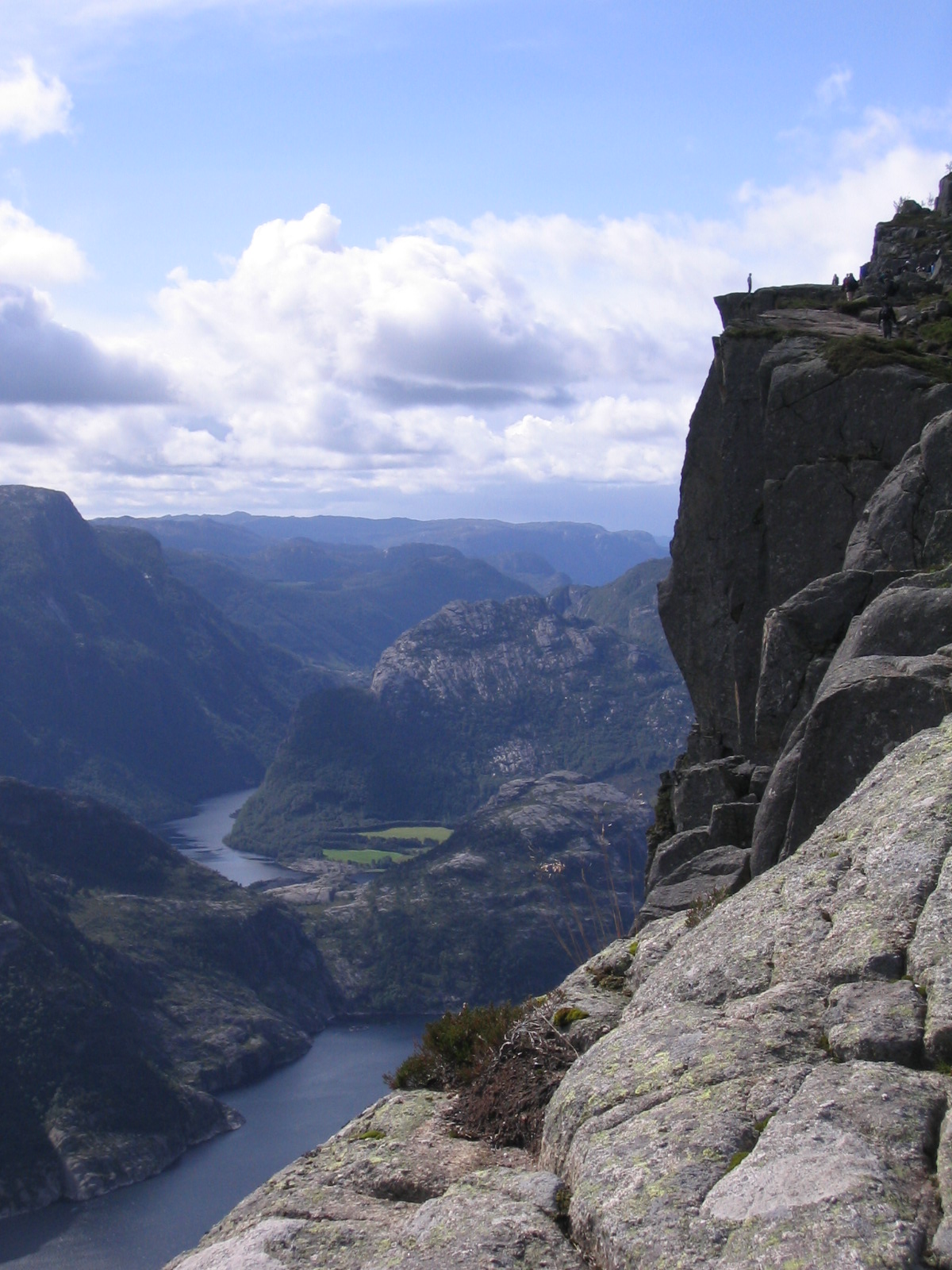 Preikestolen,il Pulpito:una roccia a picco sul Lysefjord - 4110 Forsand | Secret World Trip Planner