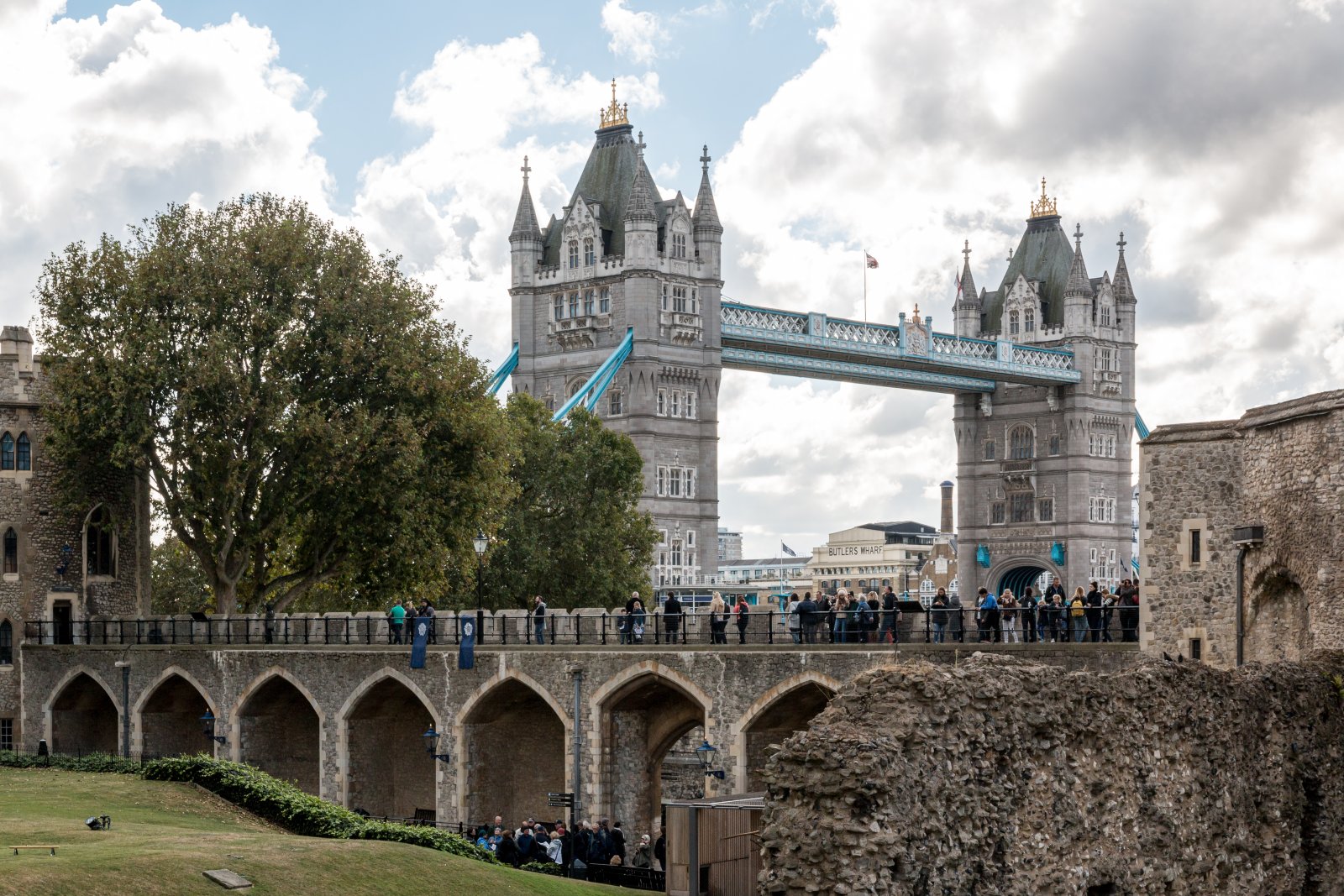 Tower Bridge, sinboloa London - Tower Bridge Rd | Secret World Trip Planner