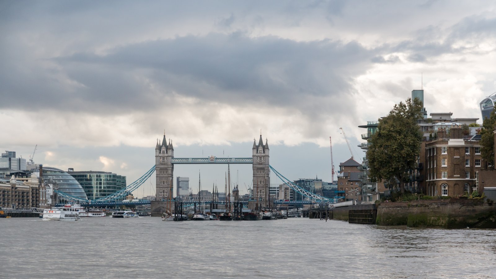 Tower Bridge, sinboloa London - Tower Bridge Rd | Secret World Trip Planner