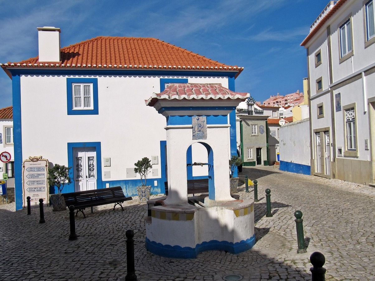 エリセイラ|高い崖の上の小さな漁村  - Ericeira | Secret World Trip Planner