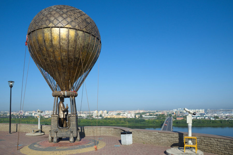 Fedorovski muldkeha vaateplatvorm ja Jules Verne Monument - Nizhnij Novgorod | Secret World Trip Planner