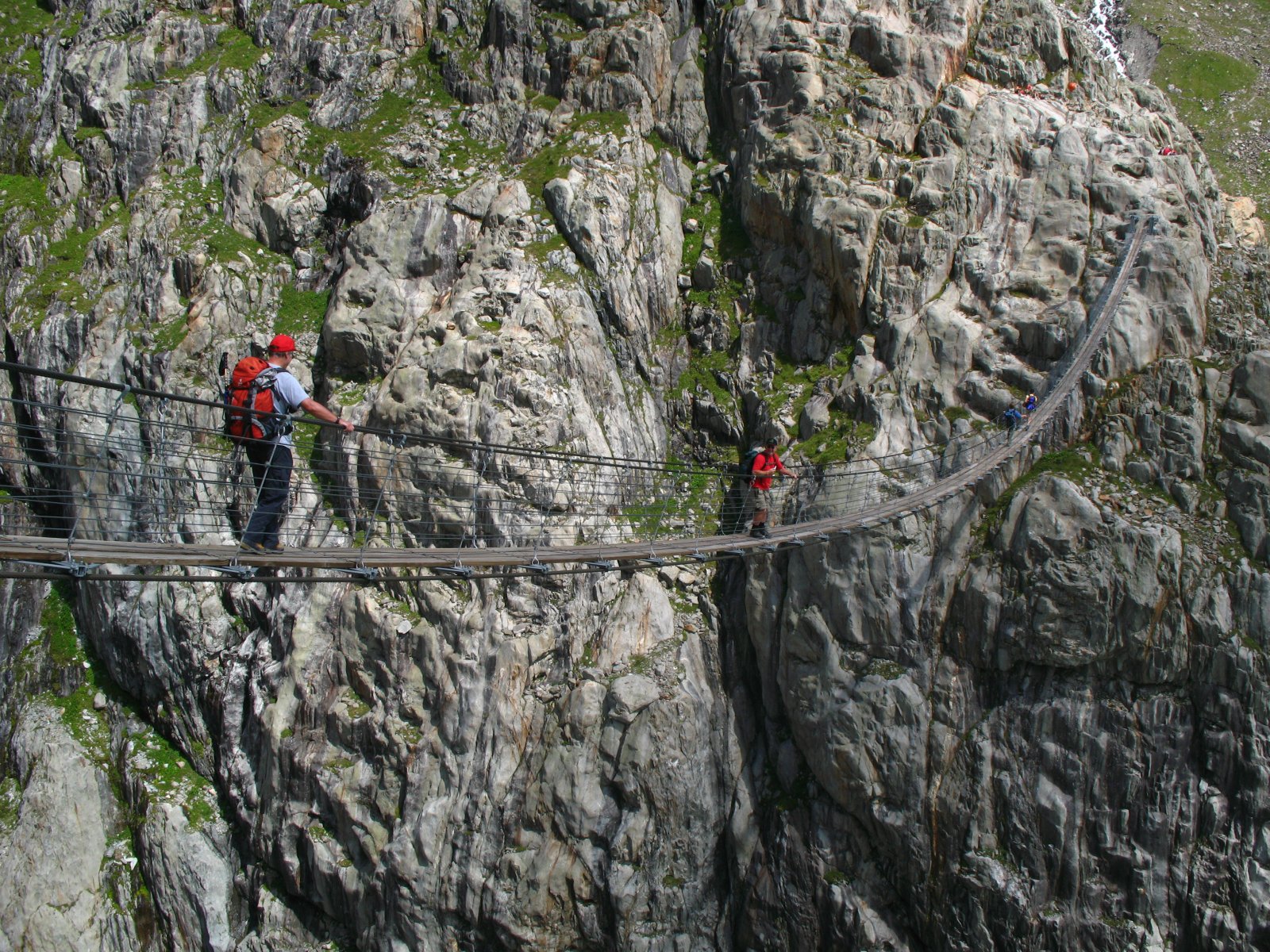 Trift tilts Alpu sirdī - Gadmen | Secret World Trip Planner