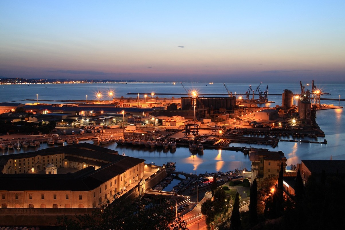 Marcas de alimentos e / Coniglio en porchetta - Ancona | Secret World Trip Planner