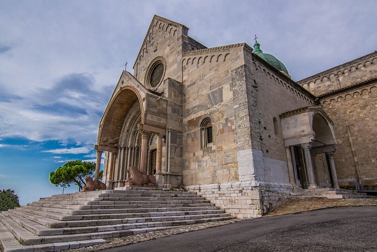 Ancona / Katedral San Ciriaco - Ancona | Secret World Trip Planner