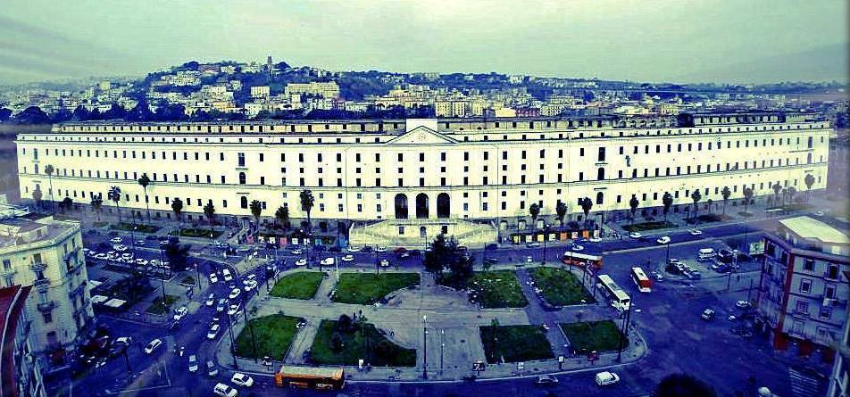 ਗਰੀਬ ਦਾ ਅਸਲੀ ਹੋਟਲ - Napoli | Secret World Trip Planner