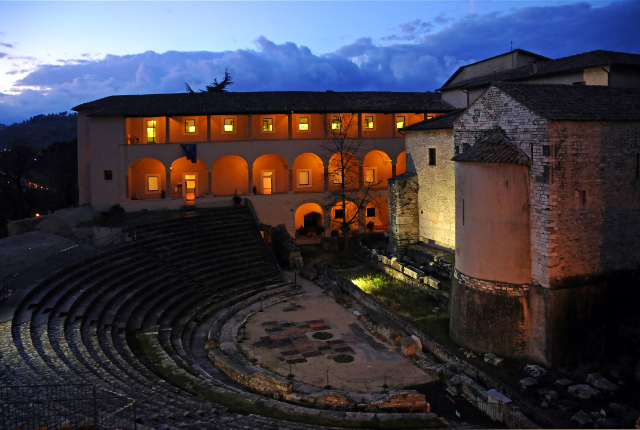 nhà hát La Mã - Spoleto | Secret World Trip Planner